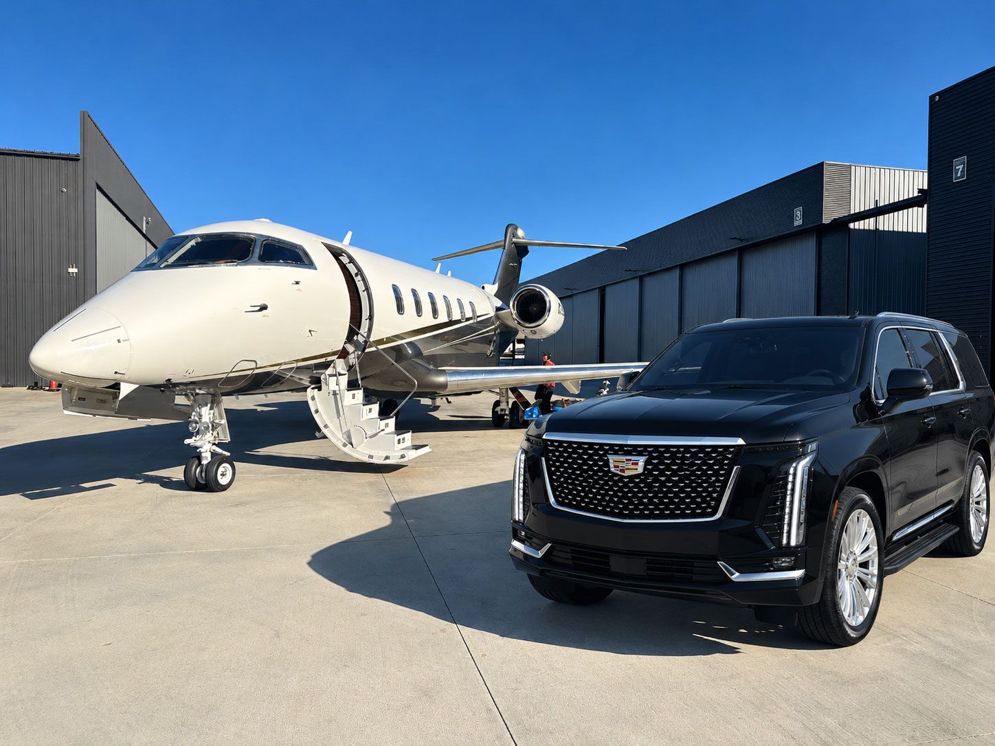 Luxury-Escalade-and-Private-Jet